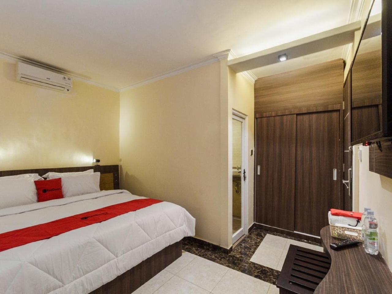 Reddoorz Plus @ Boulevard Panakkukang Makassar Extérieur photo