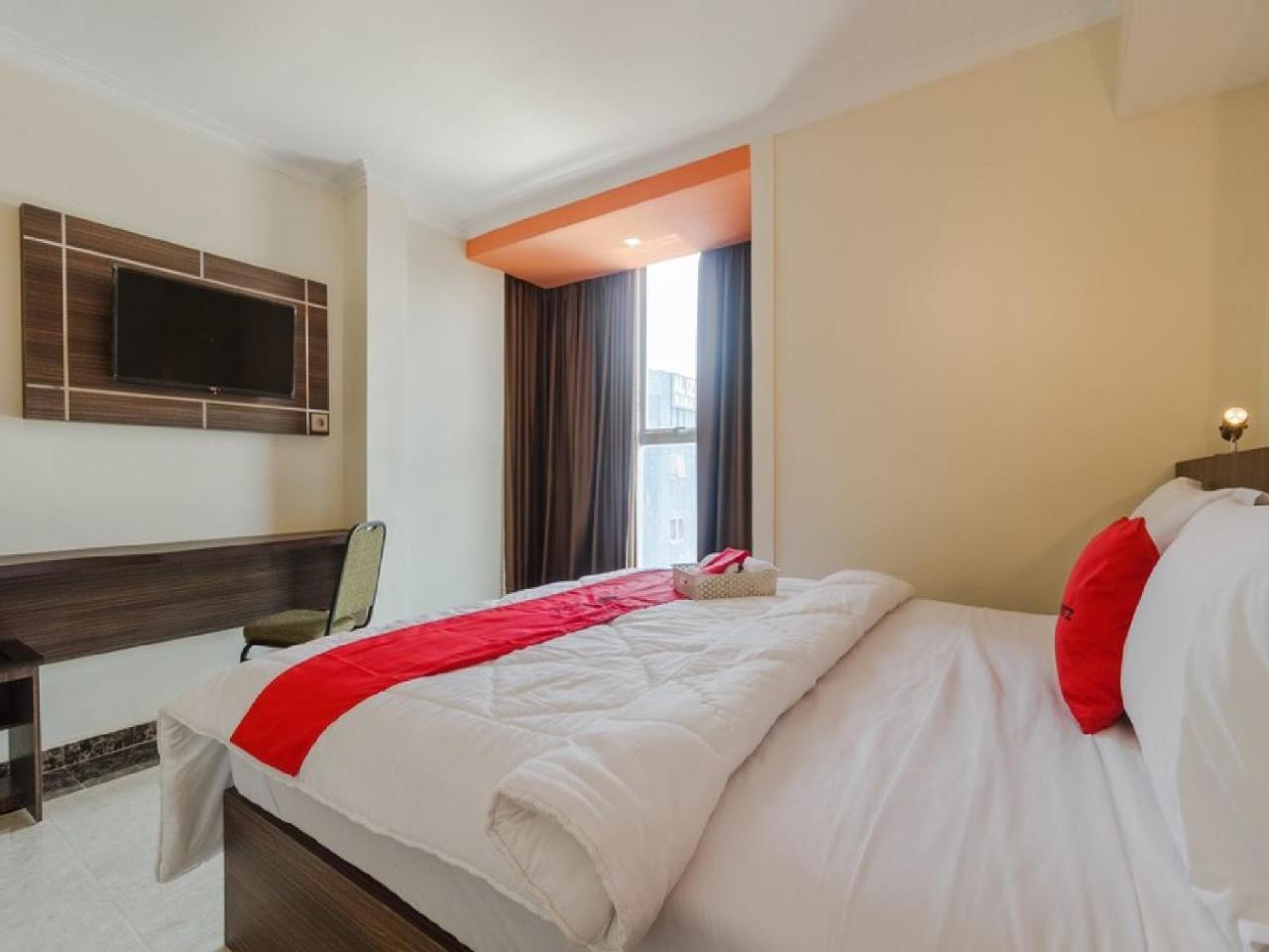 Reddoorz Plus @ Boulevard Panakkukang Makassar Extérieur photo