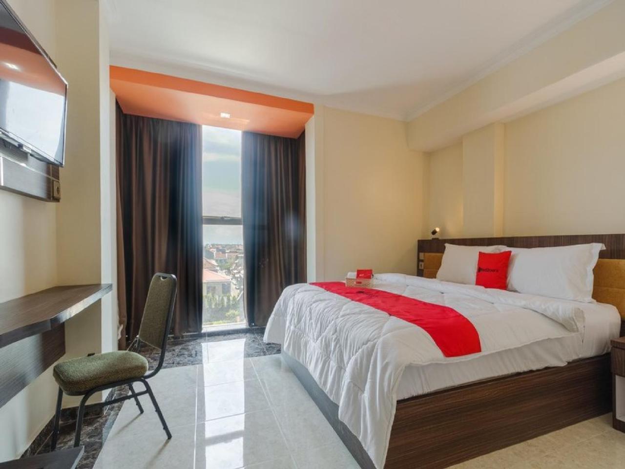 Reddoorz Plus @ Boulevard Panakkukang Makassar Extérieur photo