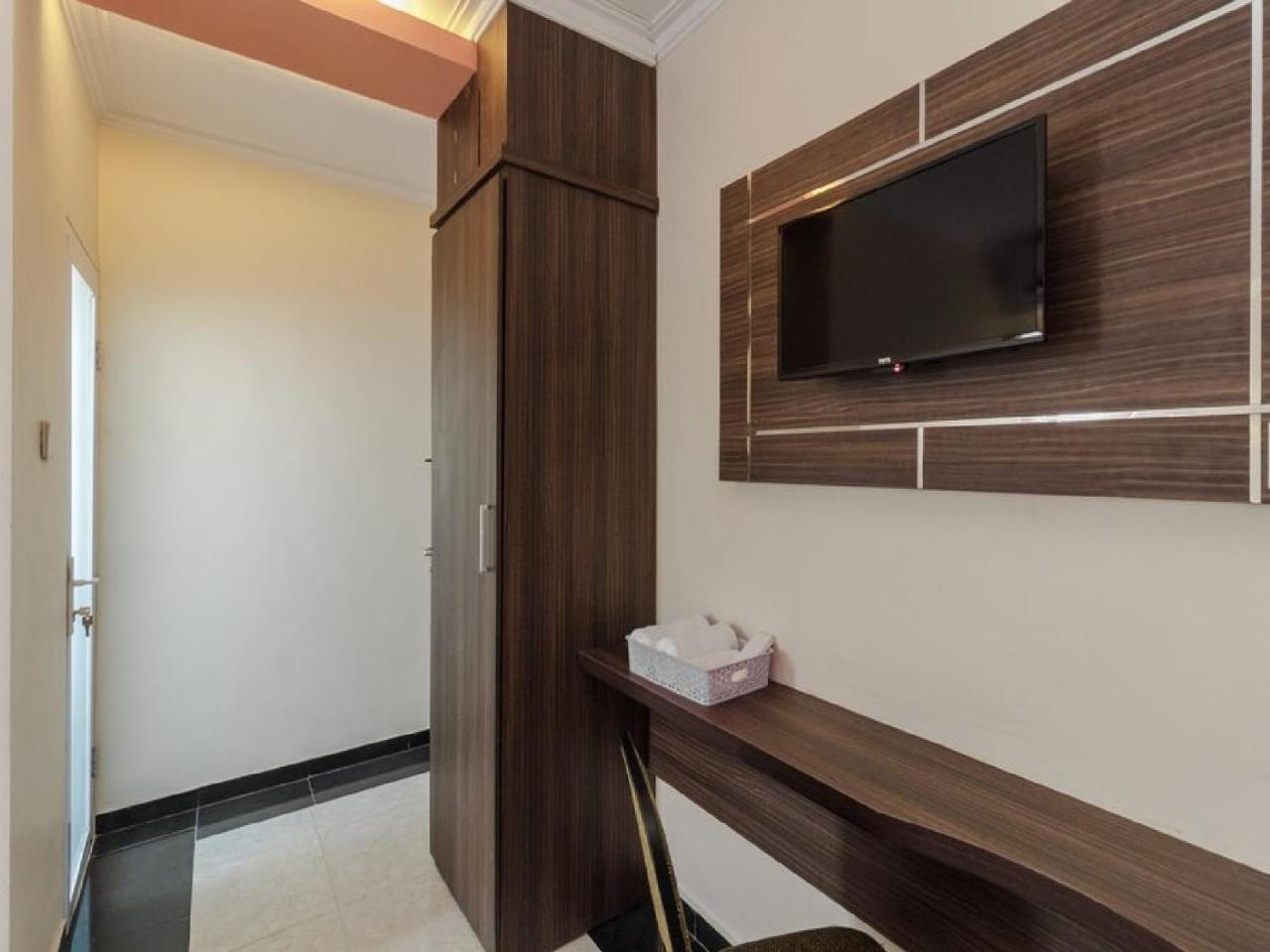 Reddoorz Plus @ Boulevard Panakkukang Makassar Extérieur photo