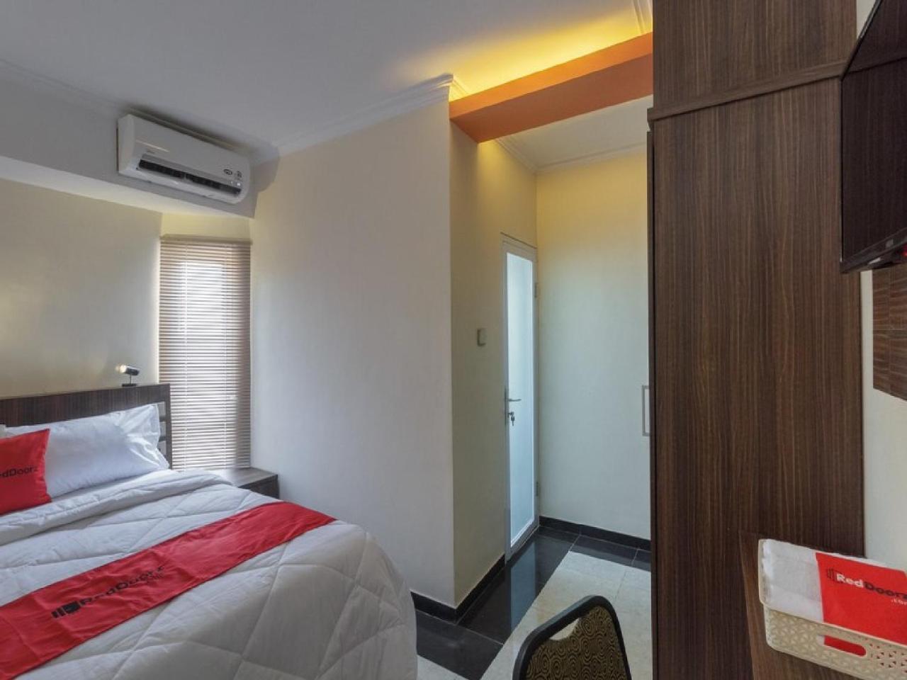 Reddoorz Plus @ Boulevard Panakkukang Makassar Extérieur photo