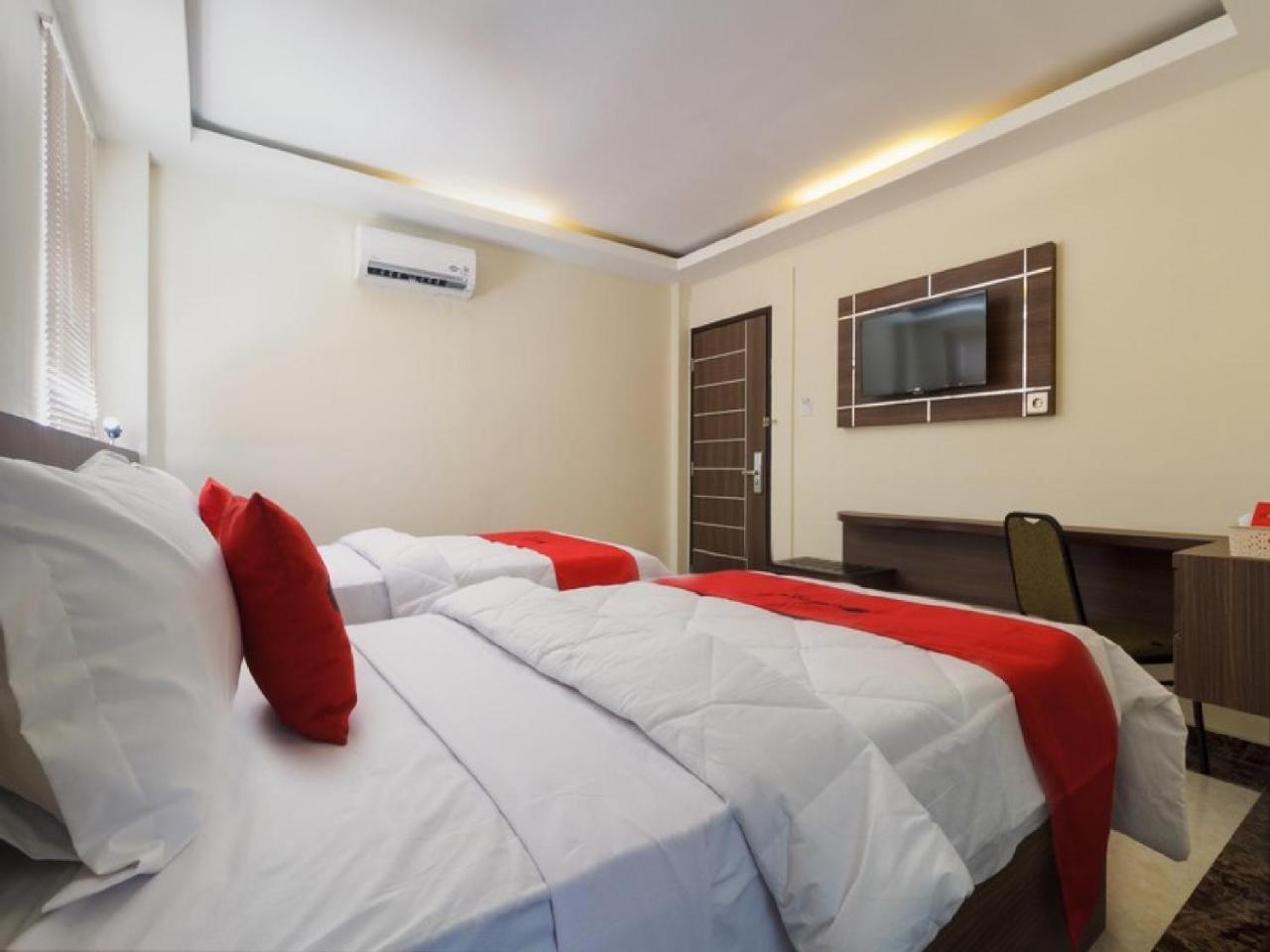 Reddoorz Plus @ Boulevard Panakkukang Makassar Extérieur photo